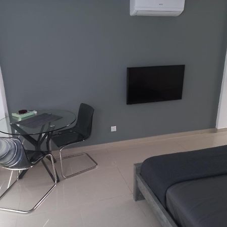Modern Studio Apartment Armonia Court Paralímni Kültér fotó
