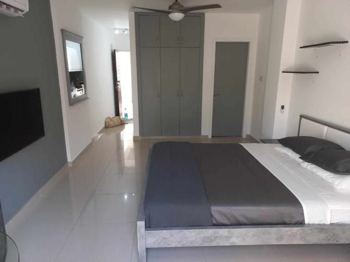 Modern Studio Apartment Armonia Court Paralímni Kültér fotó