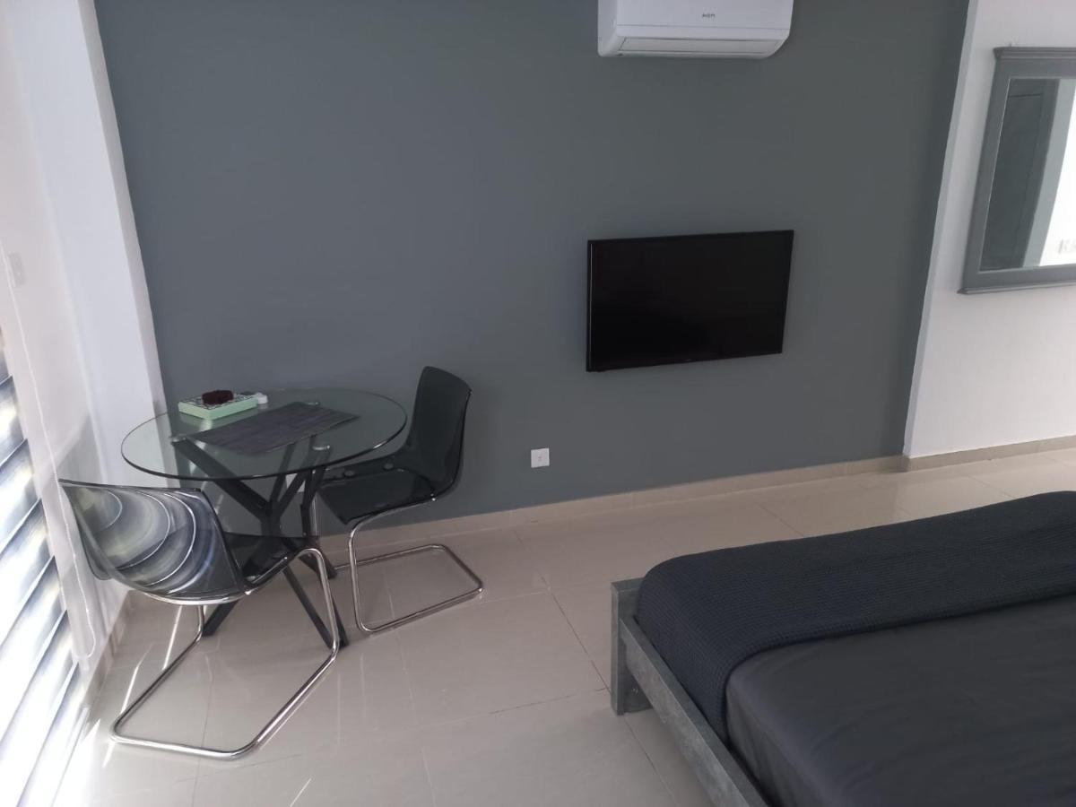 Modern Studio Apartment Armonia Court Paralímni Kültér fotó