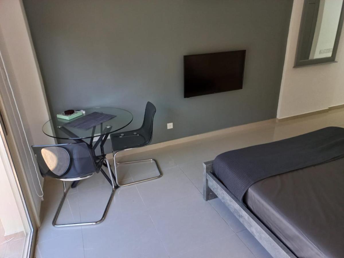 Modern Studio Apartment Armonia Court Paralímni Kültér fotó